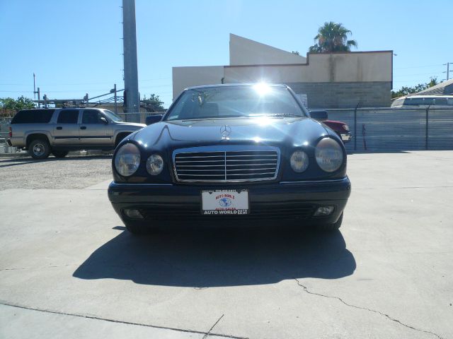 Mercedes-Benz E-Class 1996 photo 1