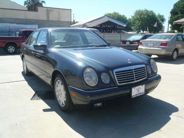 Mercedes-Benz E-Class 1996 photo 2
