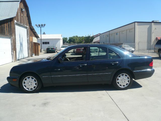 Mercedes-Benz E-Class 1996 photo 3