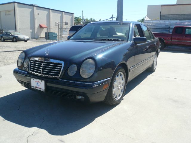 Mercedes-Benz E-Class 1996 photo 4