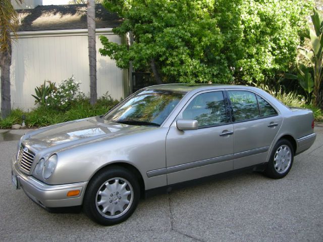 Mercedes-Benz E-Class M5 --gps NAV, 2 Sedan