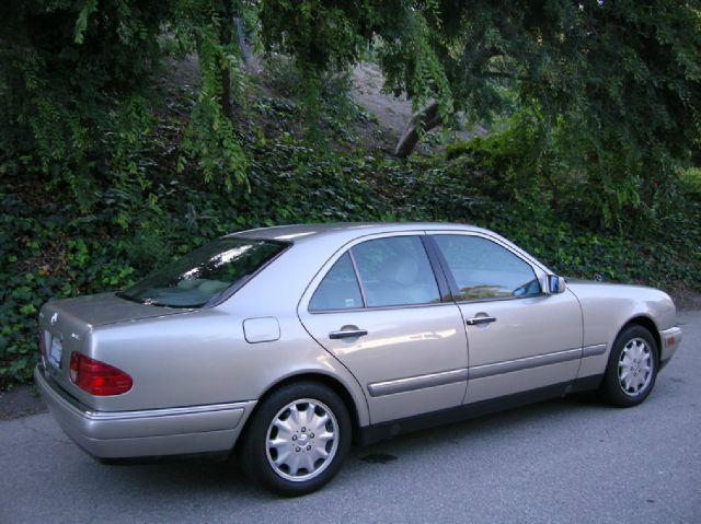Mercedes-Benz E-Class 1997 photo 3