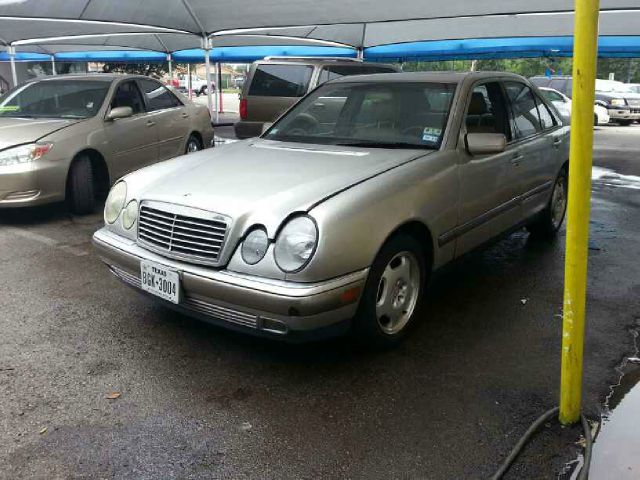 Mercedes-Benz E-Class 1997 photo 3