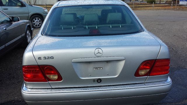 Mercedes-Benz E-Class 1997 photo 1