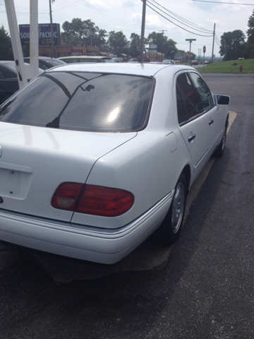 Mercedes-Benz E-Class 1997 photo 3