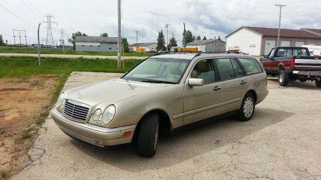 Mercedes-Benz E-Class Doublecab V8 Wagon