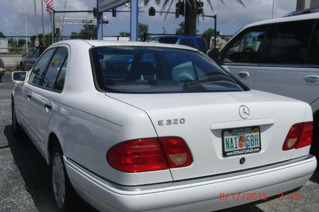 Mercedes-Benz E-Class 1998 photo 0