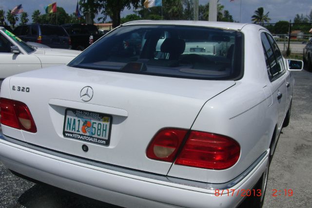 Mercedes-Benz E-Class 1998 photo 1