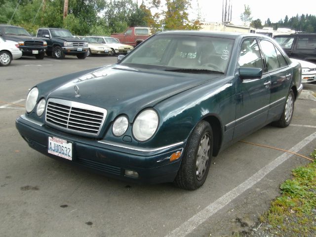Mercedes-Benz E-Class 1998 photo 3