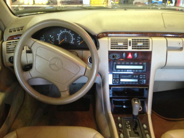 Mercedes-Benz E-Class 1998 photo 3