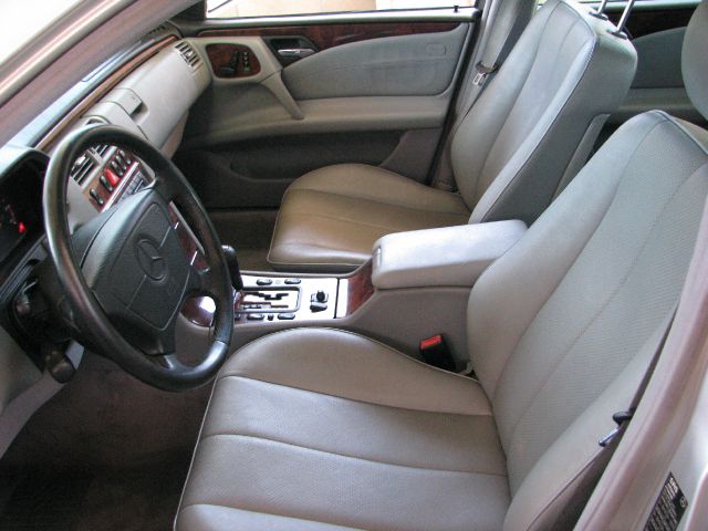 Mercedes-Benz E-Class 1999 photo 2