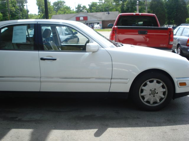 Mercedes-Benz E-Class 1999 photo 1