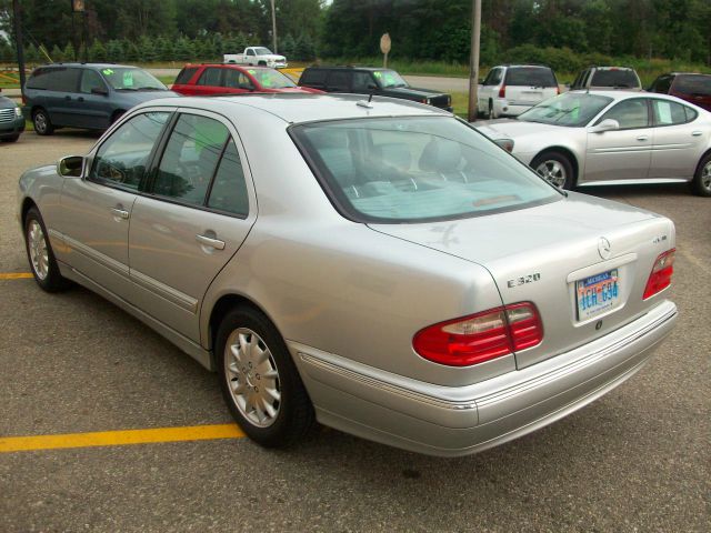 Mercedes-Benz E-Class 2000 photo 2