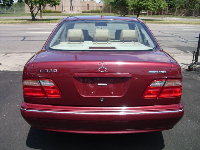 Mercedes-Benz E-Class 2000 photo 11