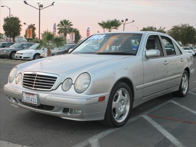 Mercedes-Benz E-Class 2000 photo 3