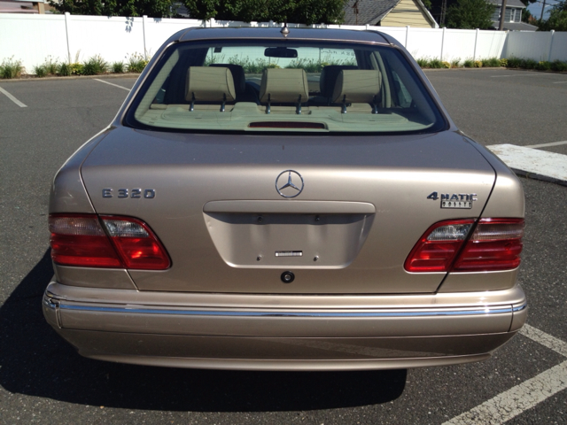 Mercedes-Benz E-Class 2000 photo 1