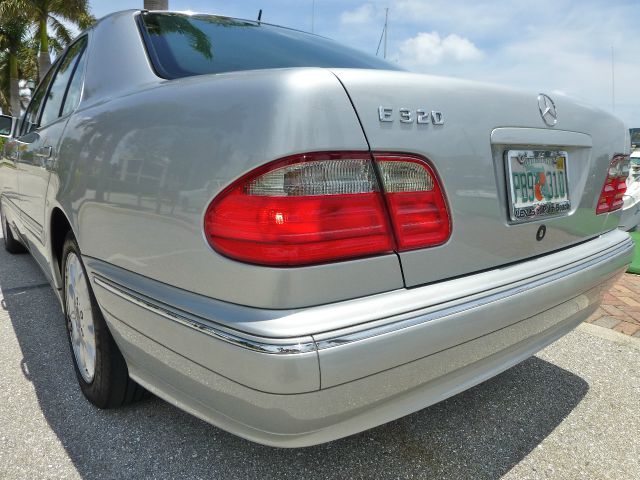 Mercedes-Benz E-Class 2000 photo 35
