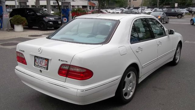 Mercedes-Benz E-Class 2000 photo 10