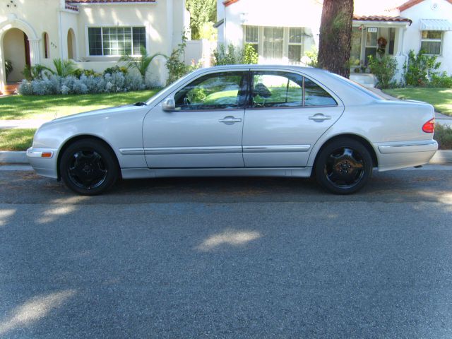 Mercedes-Benz E-Class 2000 photo 2