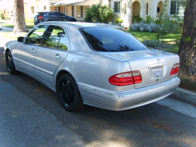 Mercedes-Benz E-Class 2000 photo 3
