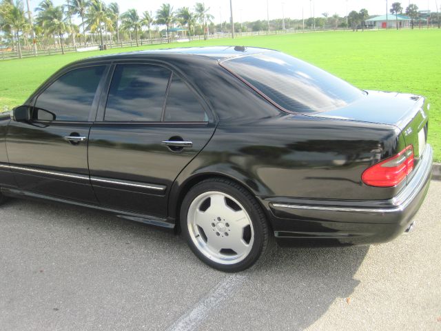 Mercedes-Benz E-Class 2000 photo 2