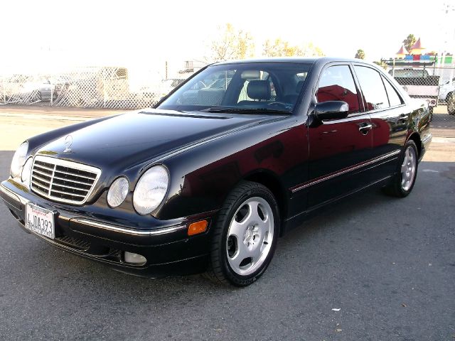 Mercedes-Benz E-Class 2000 photo 2