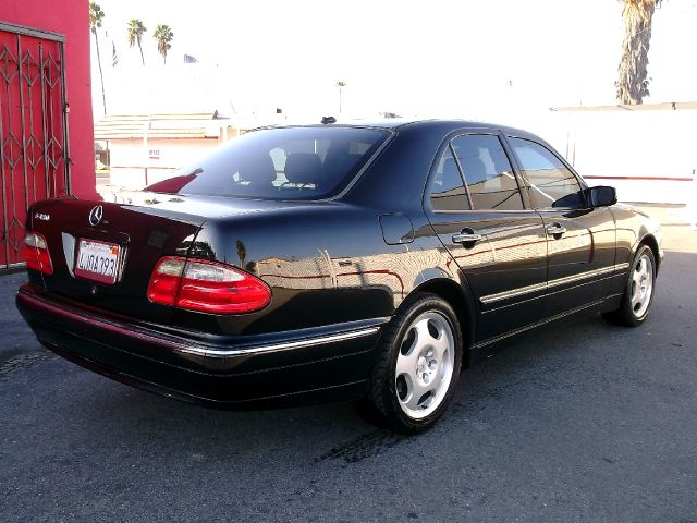Mercedes-Benz E-Class 2000 photo 3