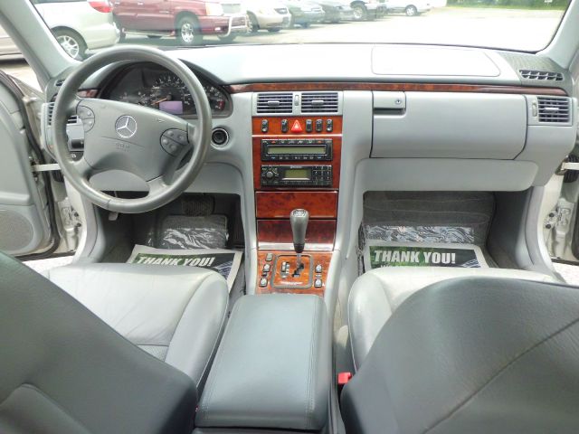 Mercedes-Benz E-Class 2000 photo 11