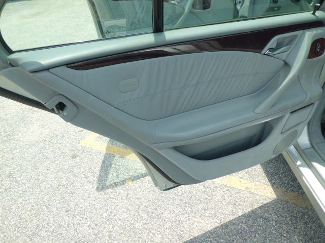 Mercedes-Benz E-Class 2000 photo 24
