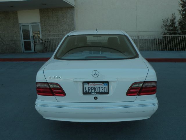 Mercedes-Benz E-Class 2001 photo 3