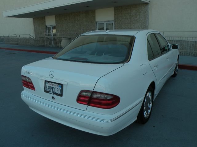 Mercedes-Benz E-Class 2001 photo 4