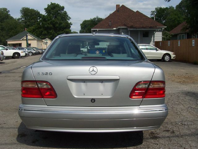 Mercedes-Benz E-Class 2001 photo 3