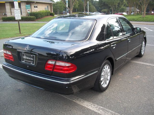 Mercedes-Benz E-Class 2001 photo 1