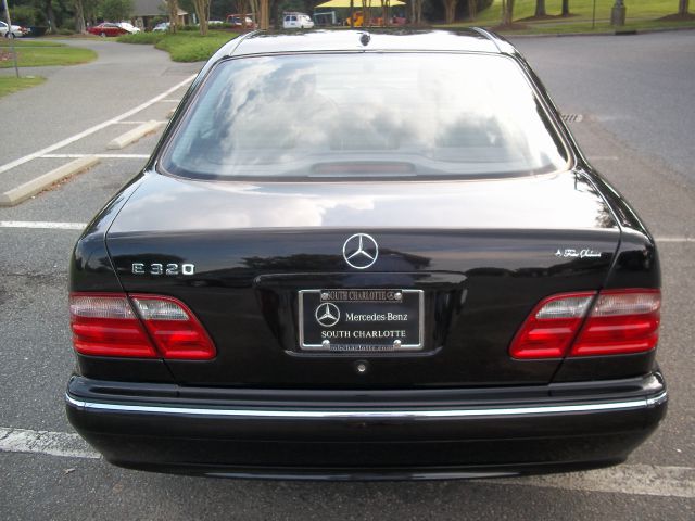 Mercedes-Benz E-Class 2001 photo 2