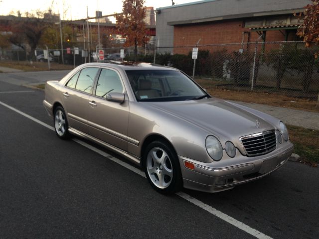 Mercedes-Benz E-Class 2001 photo 1