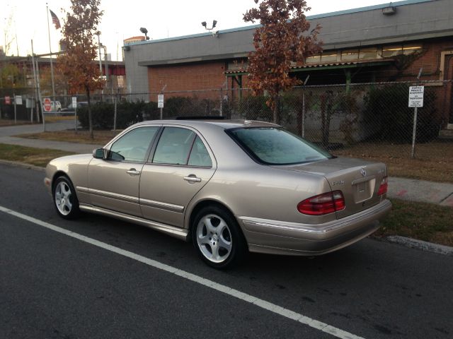 Mercedes-Benz E-Class 2001 photo 2