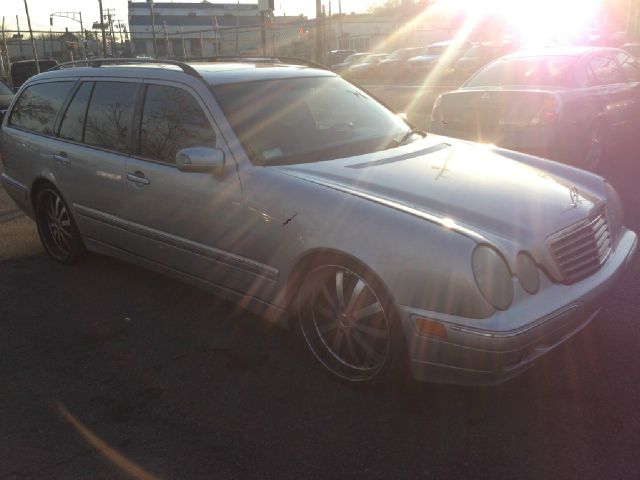 Mercedes-Benz E-Class 2001 photo 2