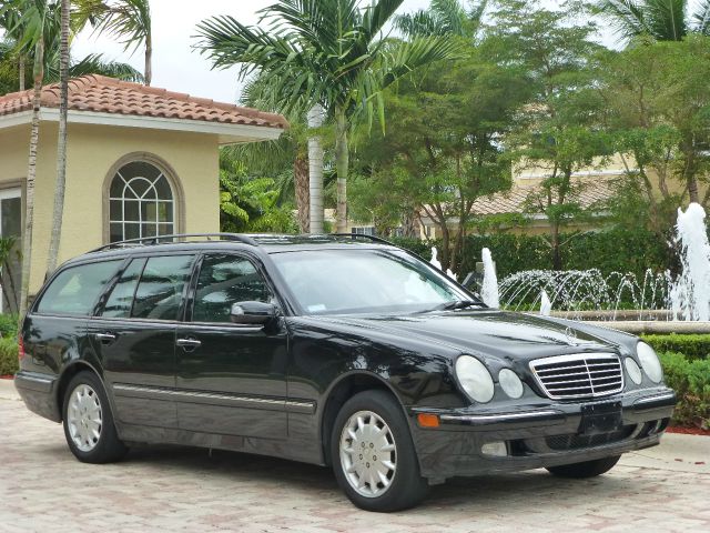 Mercedes-Benz E-Class 2001 photo 1