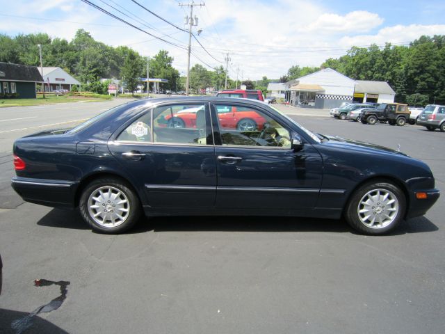 Mercedes-Benz E-Class 2001 photo 1