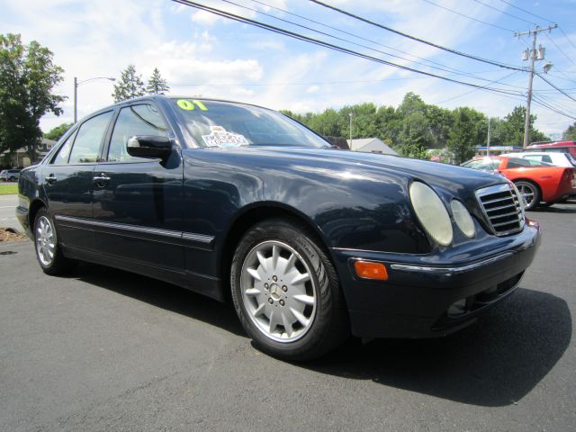 Mercedes-Benz E-Class 2001 photo 2