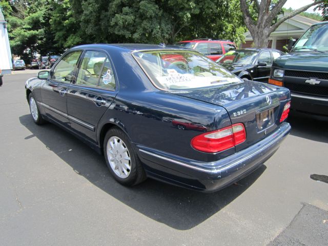 Mercedes-Benz E-Class 2001 photo 3