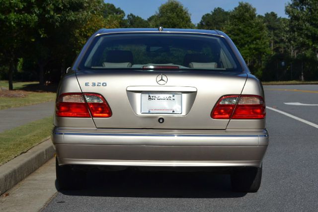 Mercedes-Benz E-Class 2001 photo 1