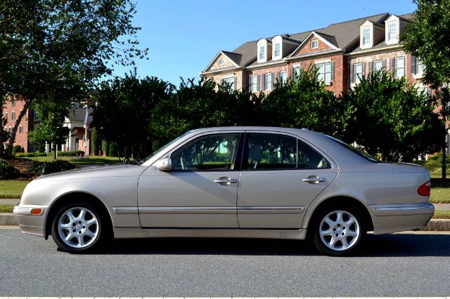 Mercedes-Benz E-Class 2001 photo 3
