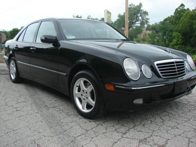 Mercedes-Benz E-Class 2001 photo 2