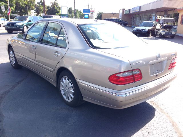 Mercedes-Benz E-Class 2001 photo 2