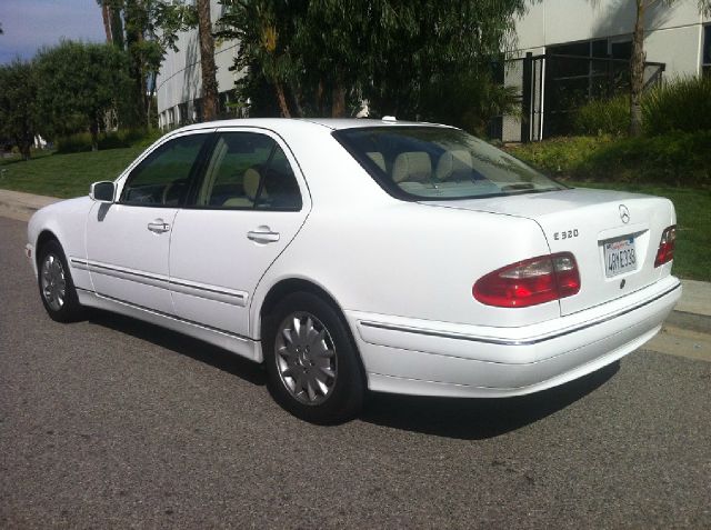 Mercedes-Benz E-Class 2001 photo 2