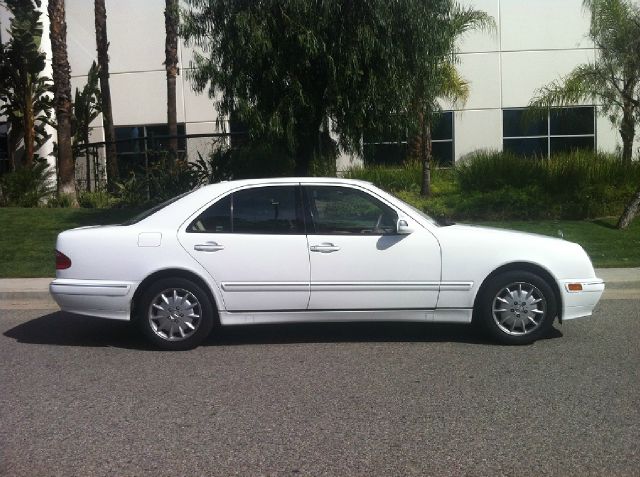 Mercedes-Benz E-Class 2001 photo 3