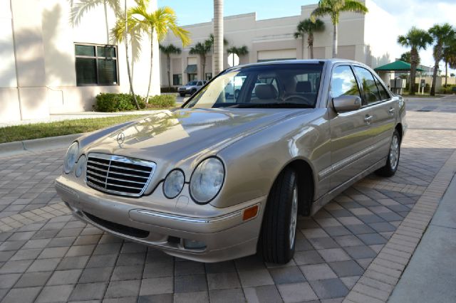 Mercedes-Benz E-Class 2001 photo 2