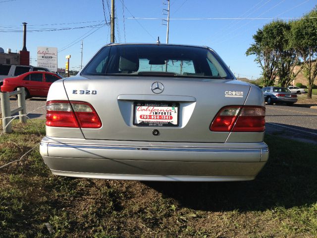 Mercedes-Benz E-Class 2001 photo 2
