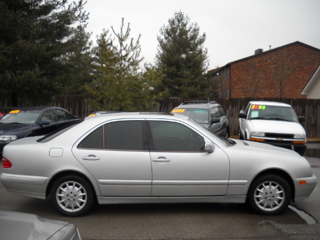 Mercedes-Benz E-Class 2001 photo 1